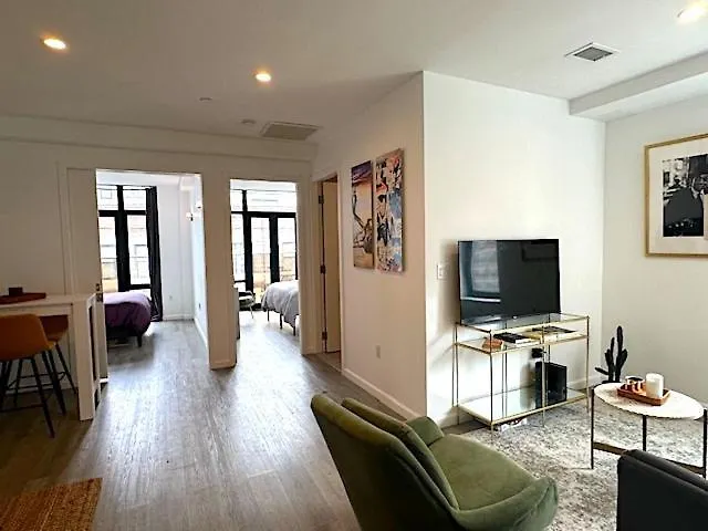 Huge Modern 2 Bedroom In Little Italy New York 0*,