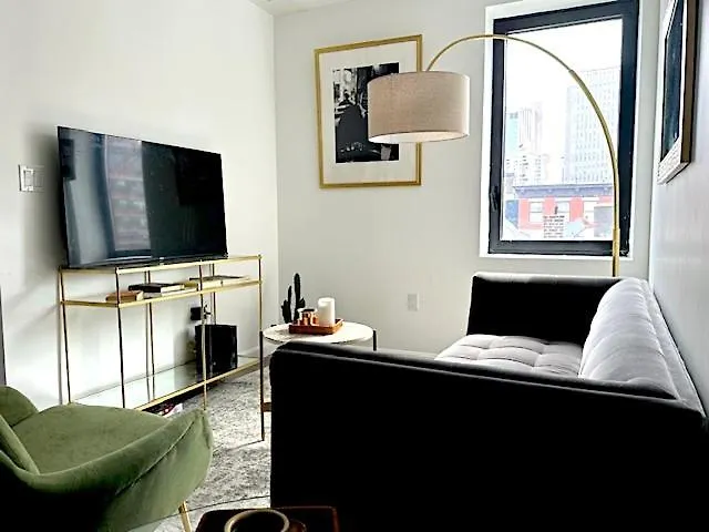 Huge Modern 2 Bedroom In Little Italy New York